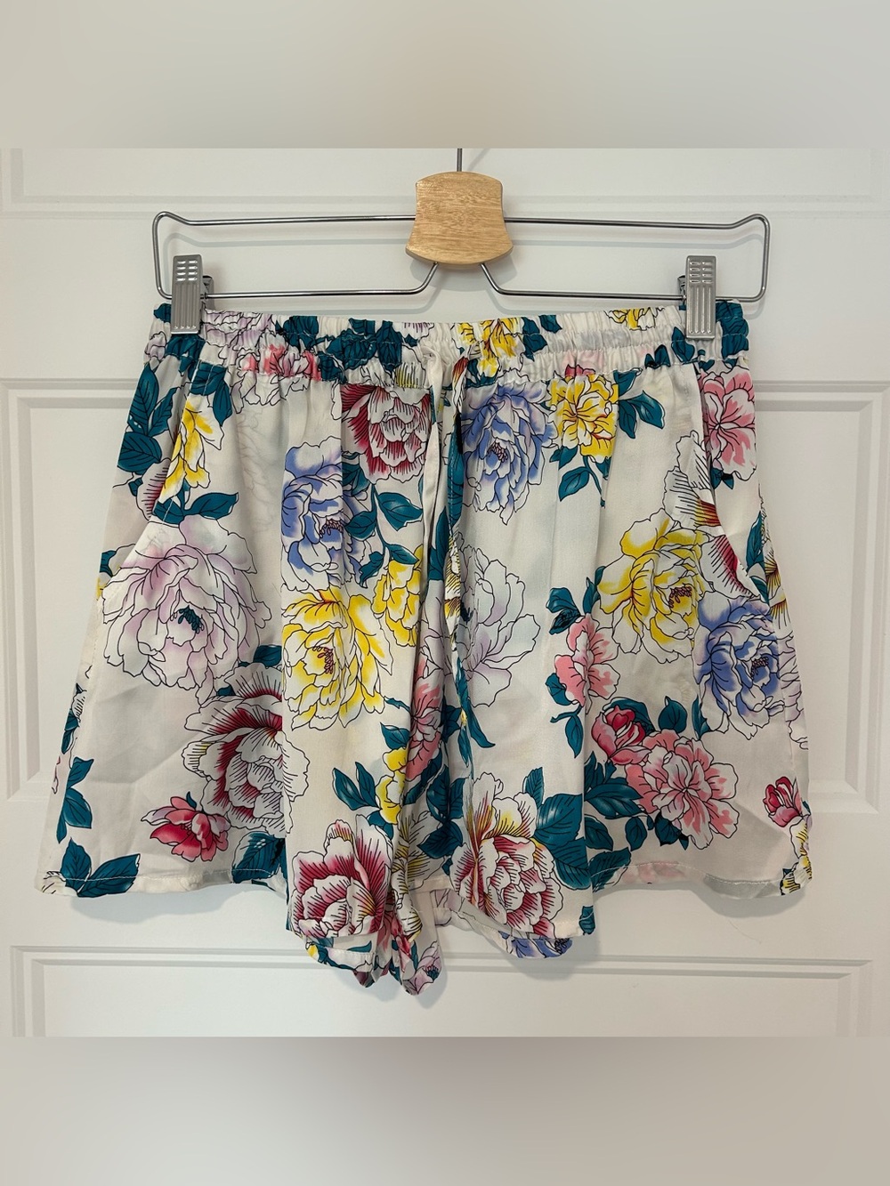 MINKPINK FLORAL PRINT SHORTS SIZE S